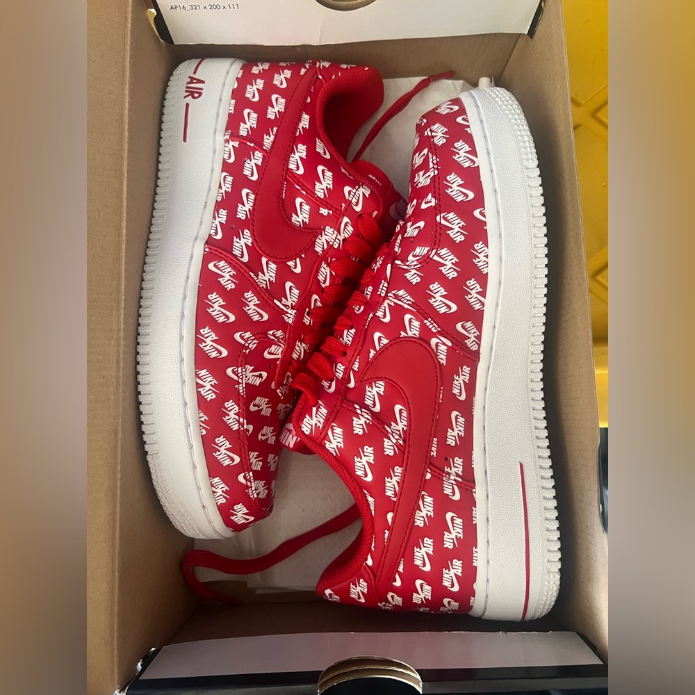 Nike Air Force 1 QS Size 7 men or 8.5 women